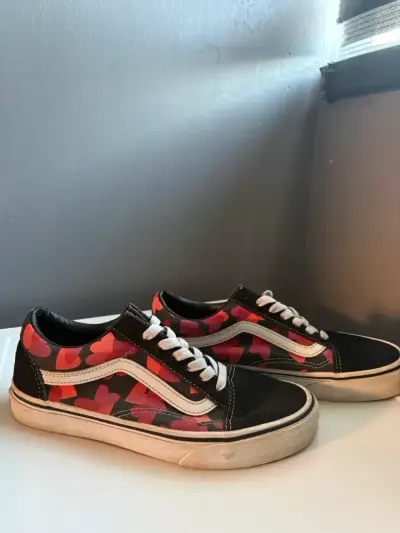 Zapatillas VANS  con diseño de corazones - miniatura 1