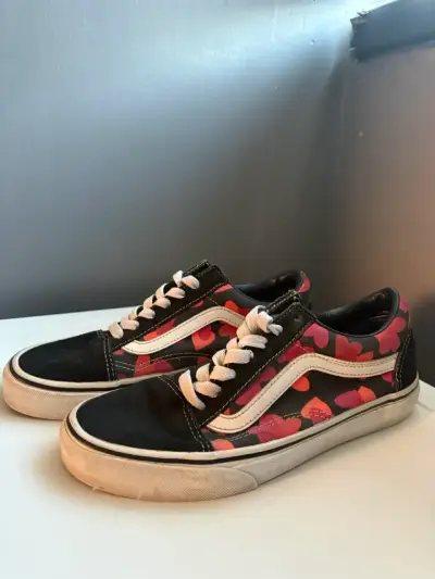 Zapatillas VANS  con diseño de corazones - miniatura 2