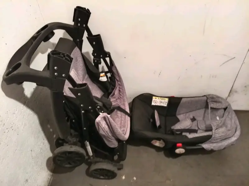 Coche de bebé plegable con silla - 1