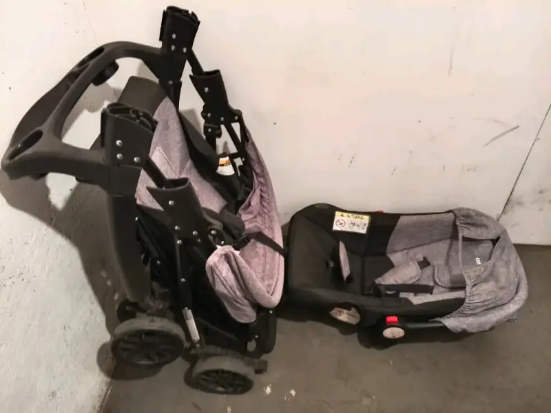 Coche de bebé plegable con silla - 2