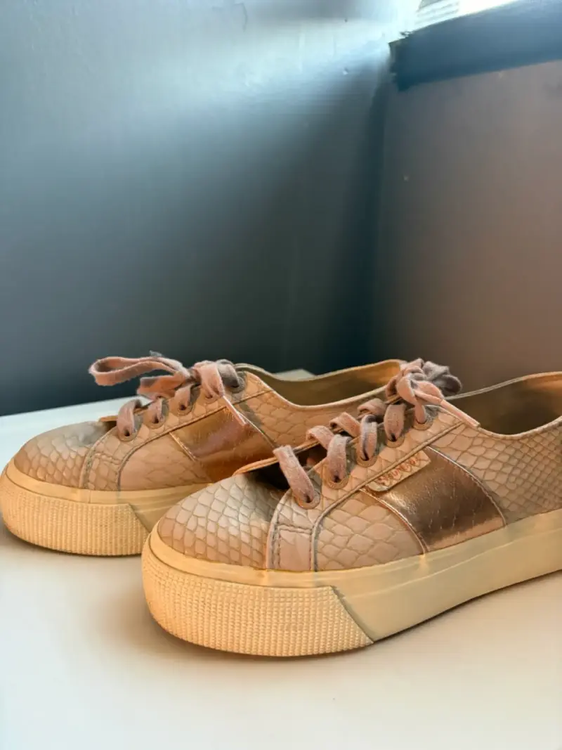 Zapatillas SUPERGA casuales beige con textura - 2
