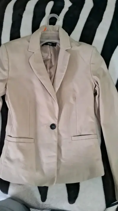 Blazer beige de mujer MNG elegante - miniatura 1