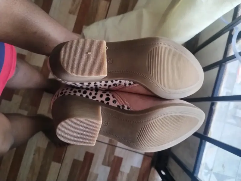 Botines de gamuza rosados con detalle animal print - 2