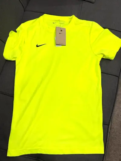 Polera deportiva Nike amarilla neón - miniatura 1