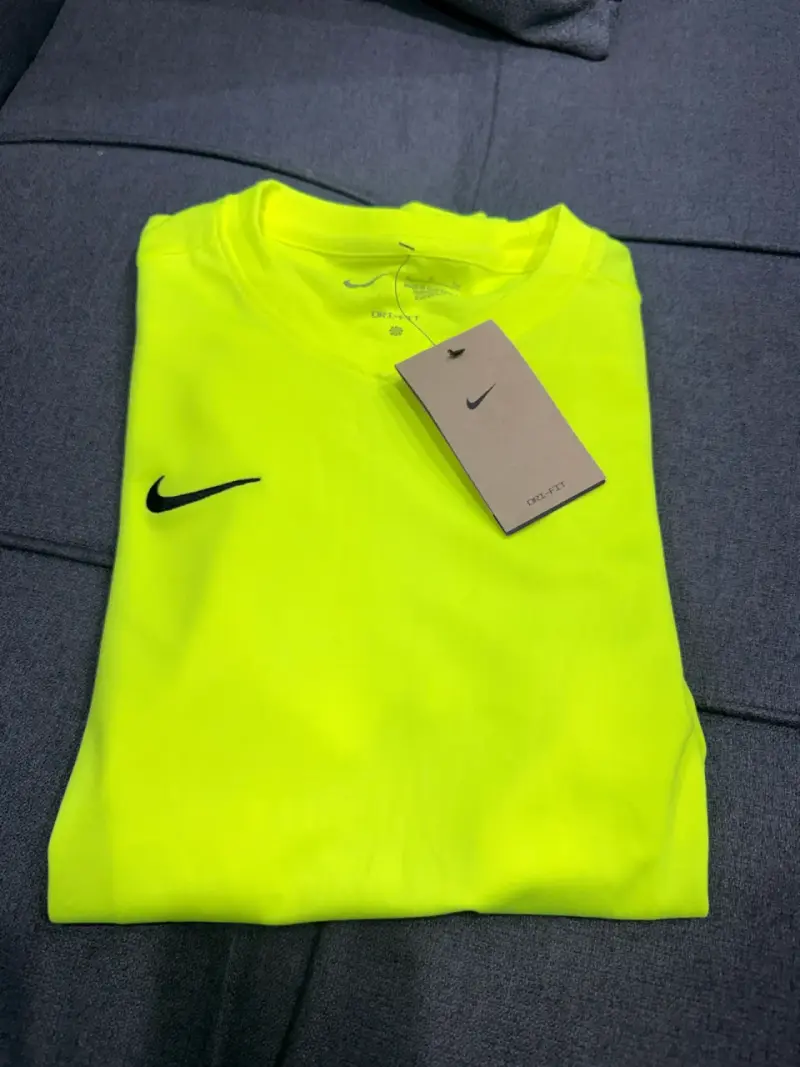 Polera deportiva Nike amarilla neón - 2
