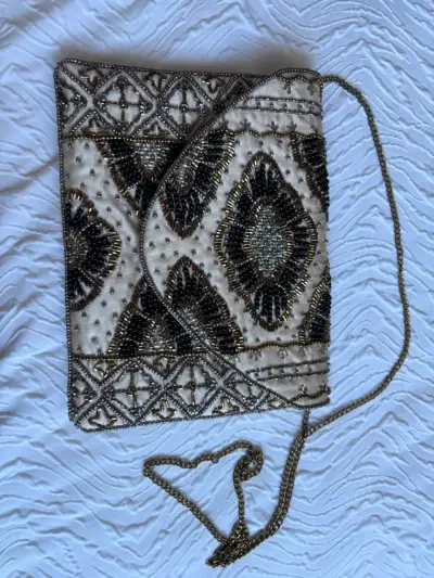 Cartera de mano con abalorios bohemios - miniatura 1