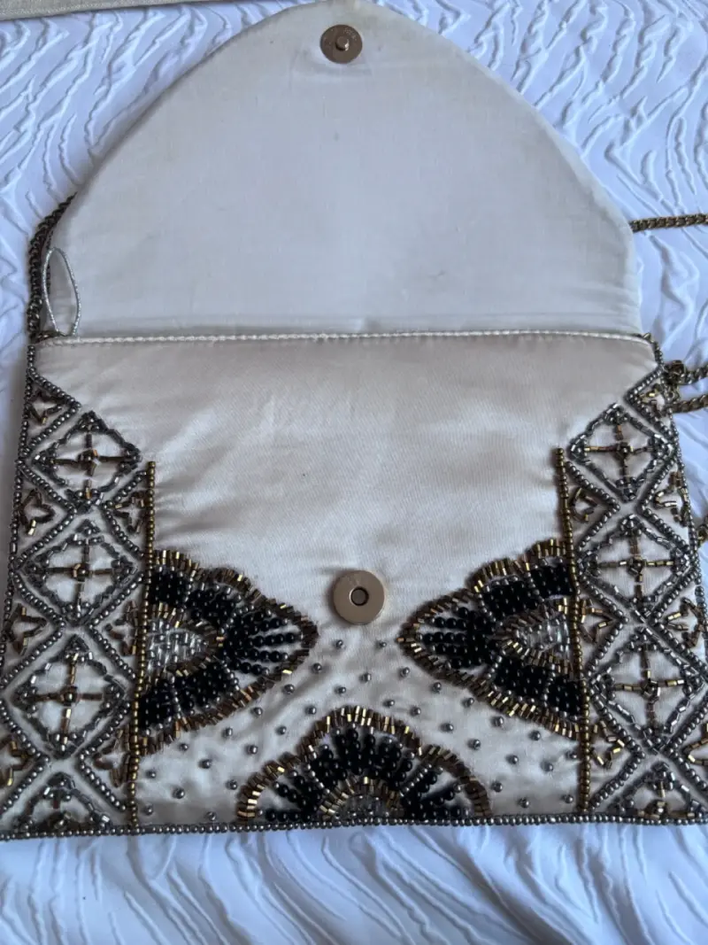 Cartera de mano con abalorios bohemios - 2