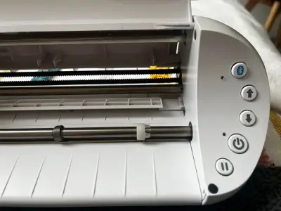 Plotter de corte con conectividad Bluetooth - miniatura 1