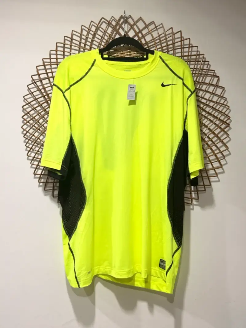 Polera deportiva Nike amarilla neón - 1