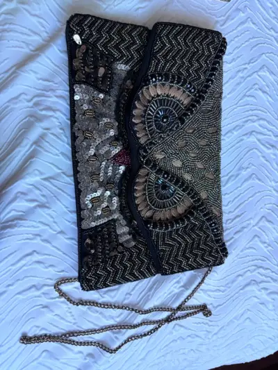 Cartera de mano con lentejuelas y diseño étnico - miniatura 1
