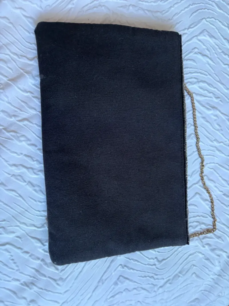 Cartera de mano con lentejuelas y diseño étnico - 5