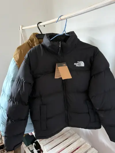 Chaqueta negra The North Face nuptse 700 - miniatura 1