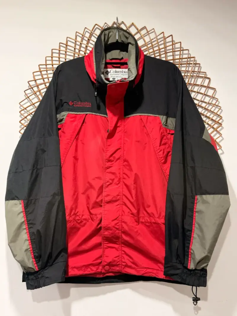 Chaqueta Columbia impermeable roja y negra - 1