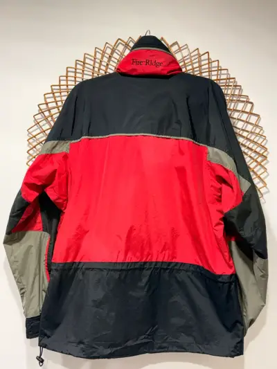 Chaqueta Columbia impermeable roja y negra - miniatura 2
