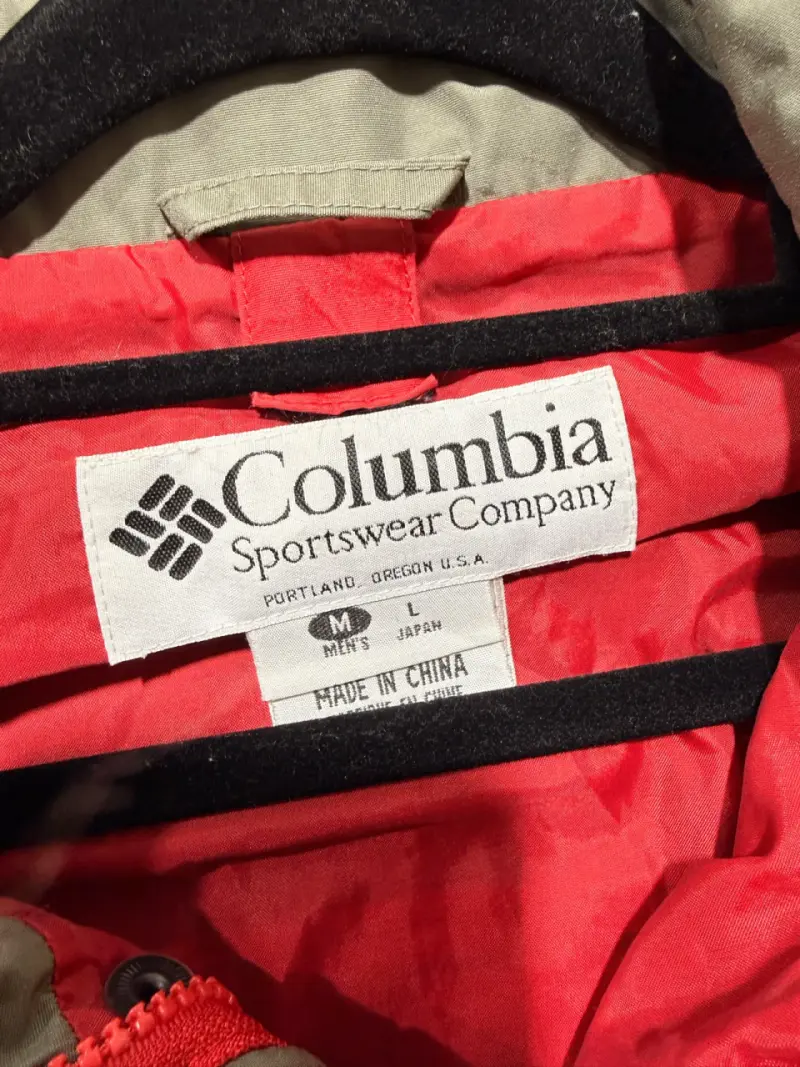 Chaqueta Columbia impermeable roja y negra - 3