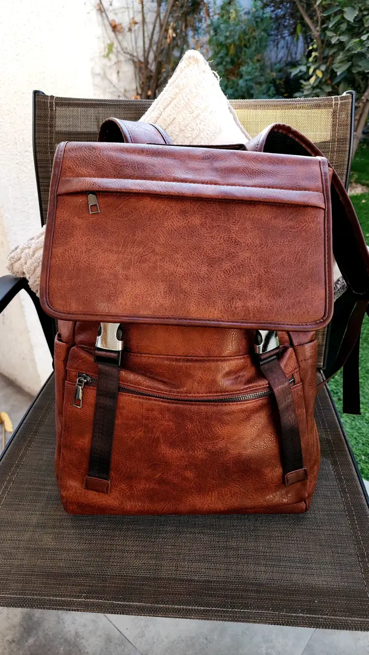 Mochila vintage de cuero sintético para Notebook.