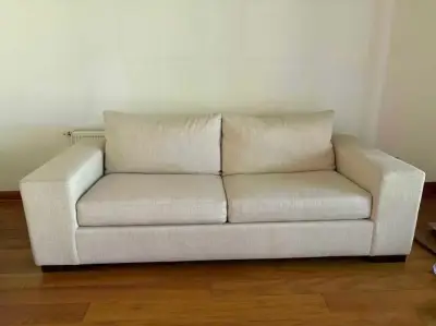 Sofá  de dos plazas en buen estado - miniatura 1