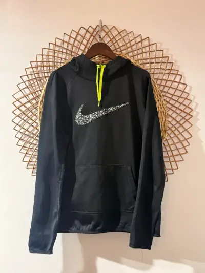 Polerón Nike negro con capucha y logo - miniatura 1