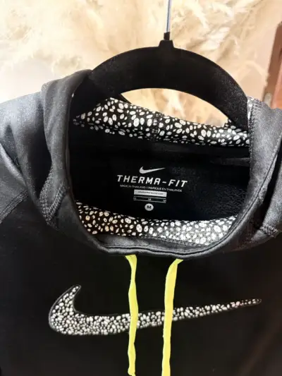 Polerón Nike negro con capucha y logo - miniatura 2