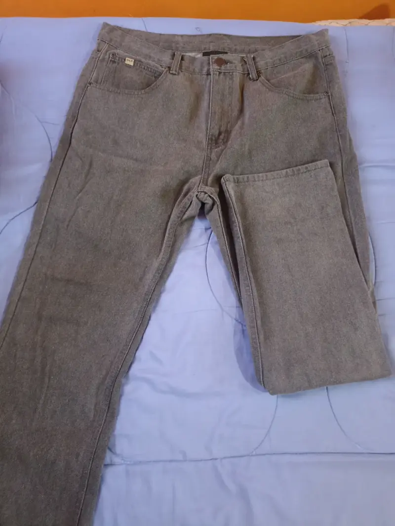 Jeans grises de mezclilla para hombre - 1