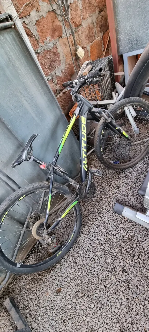 Bicicleta montaña Altitude negra y verde