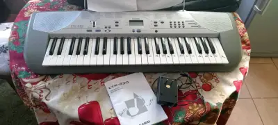 Teclado Casio CTK-230 con accesorios - miniatura 1