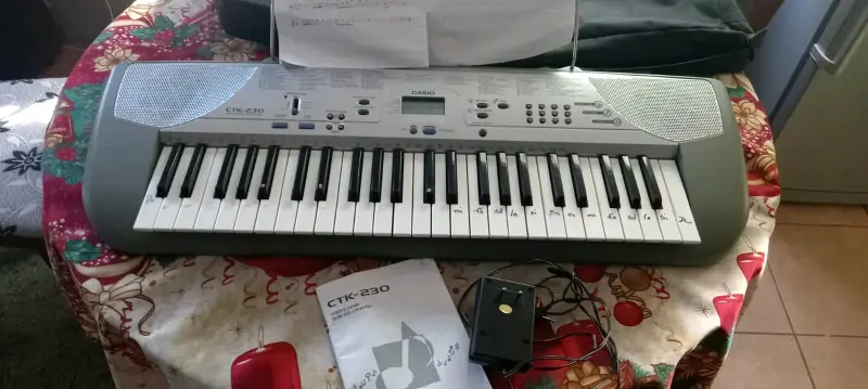 Teclado Casio CTK-230 con accesorios - 3