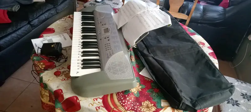 Teclado Casio CTK-230 con accesorios - 4
