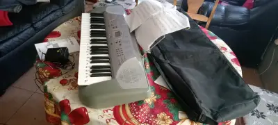 Teclado Casio CTK-230 con accesorios - miniatura 4