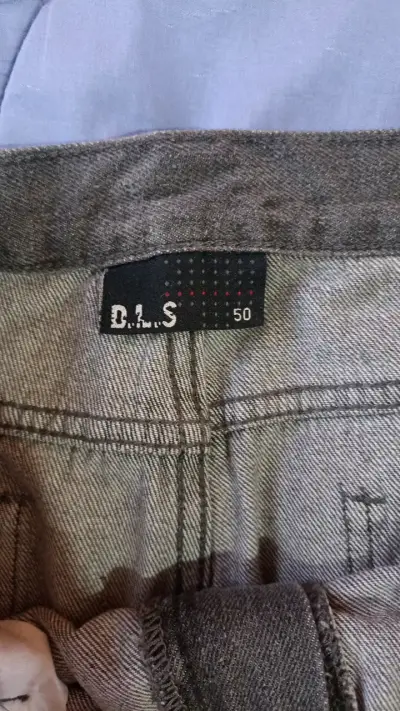 Jeans grises de mezclilla para hombre - miniatura 2