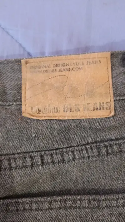 Jeans grises de mezclilla para hombre - miniatura 3