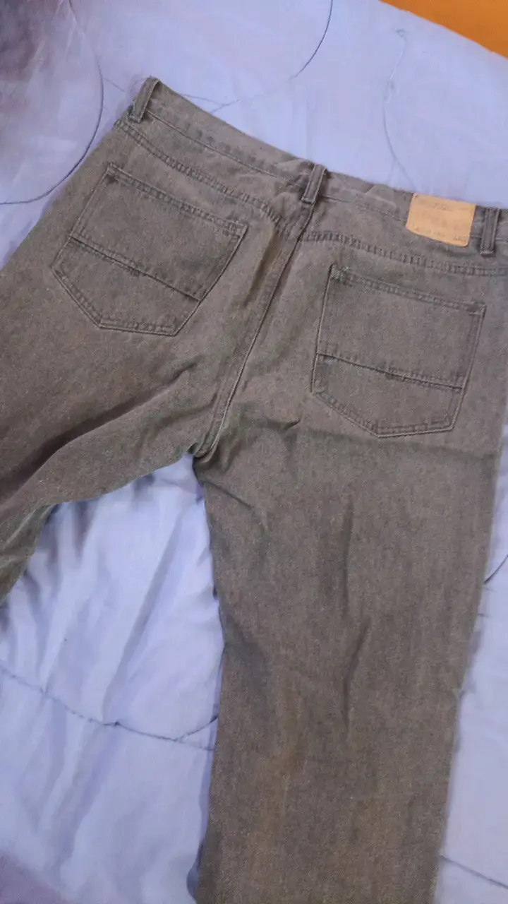 Jeans grises de mezclilla para hombre - 4