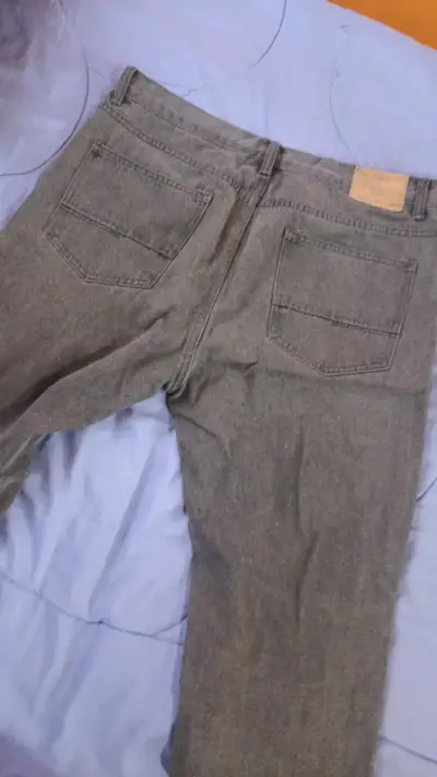 Jeans grises de mezclilla para hombre - miniatura 4