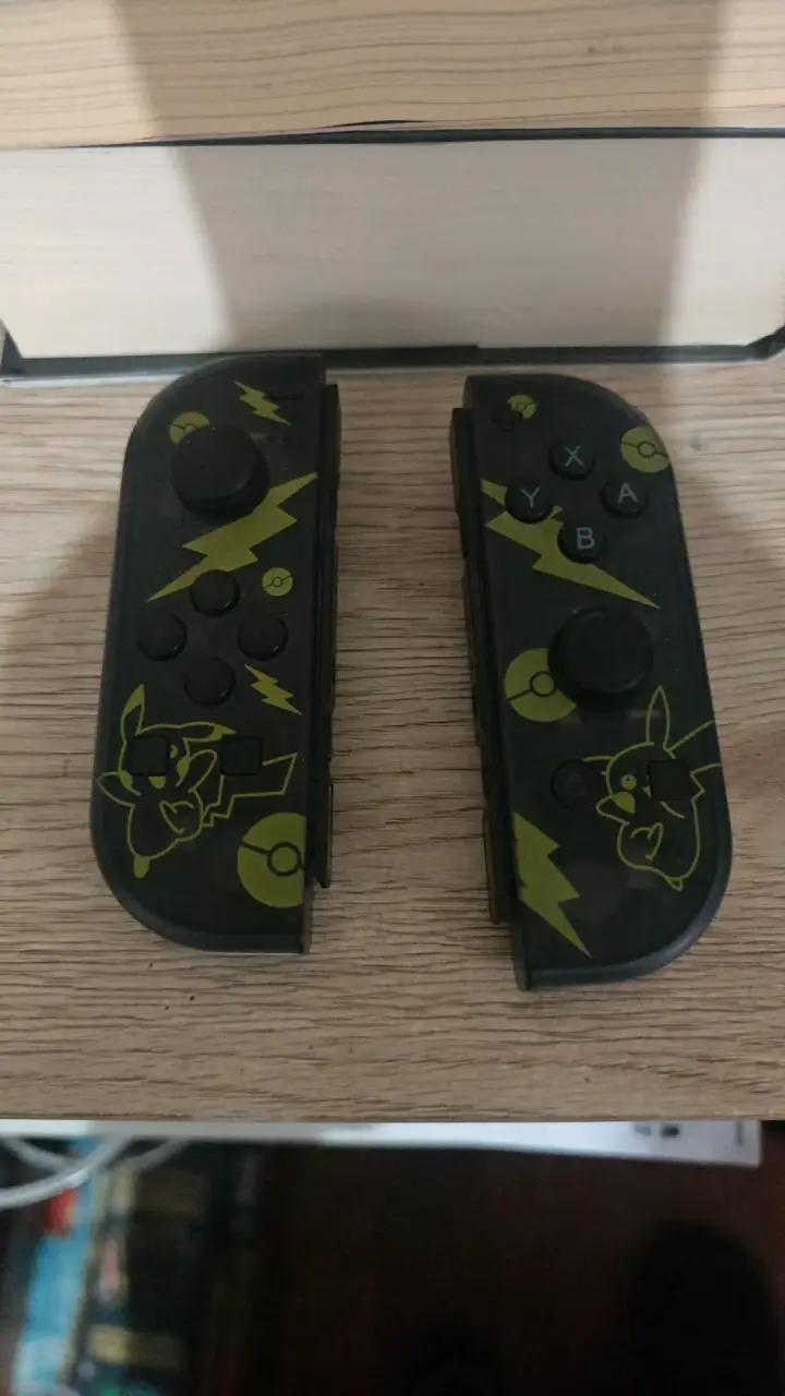 Joy-Con Nintendo Switch edición Pikachu - 1