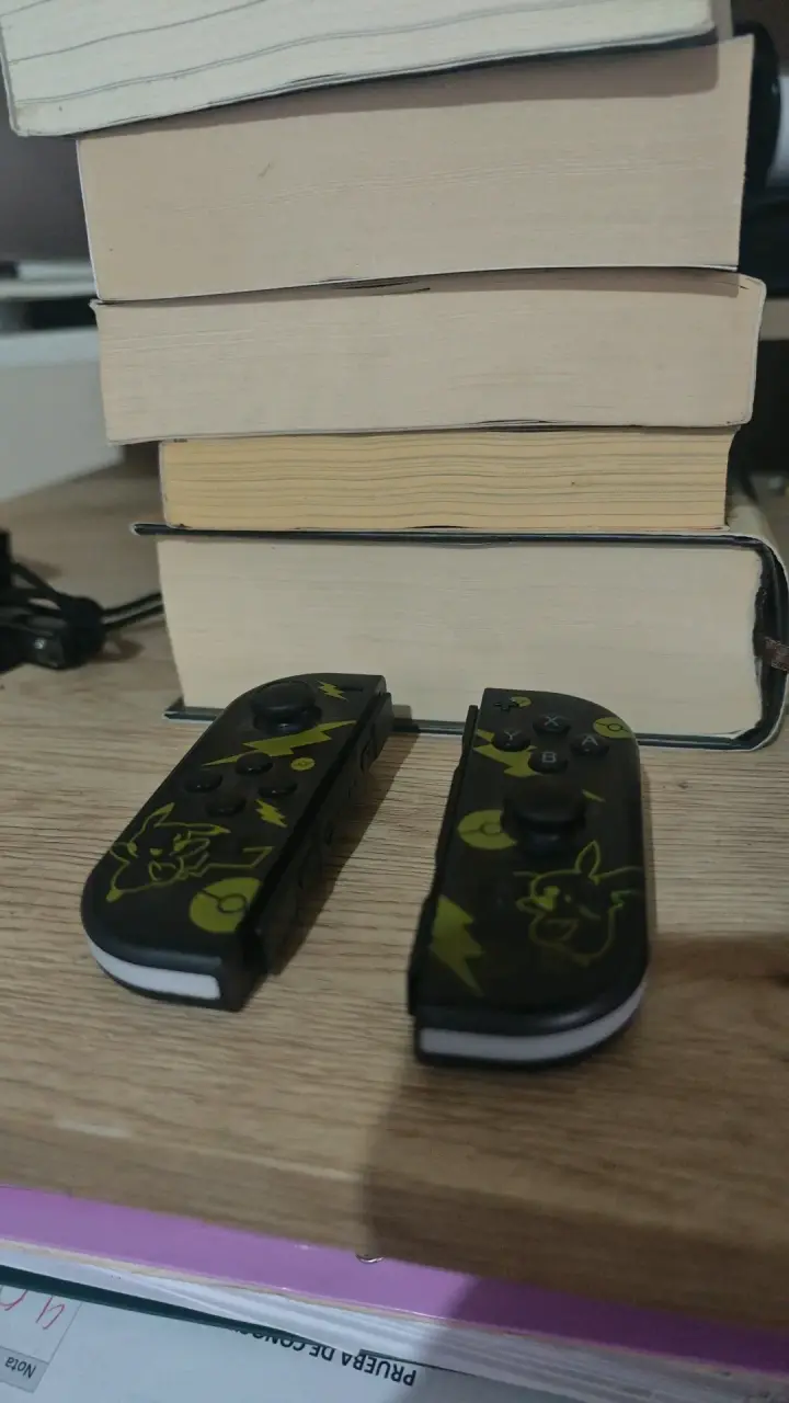 Joy-Con Nintendo Switch edición Pikachu - 2