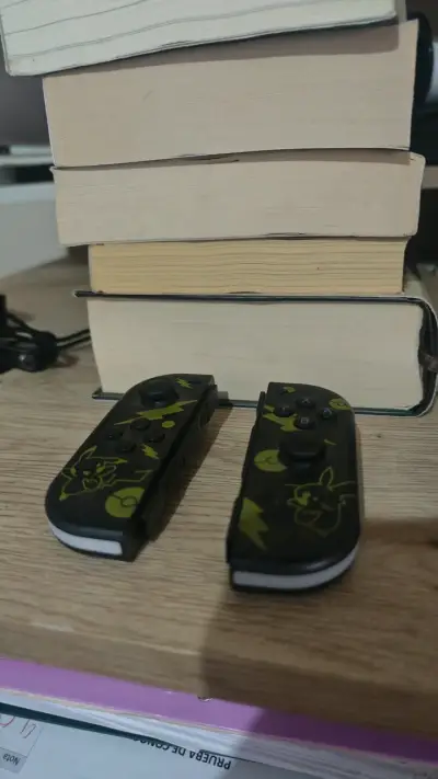 Joy-Con Nintendo Switch edición Pikachu - miniatura 2