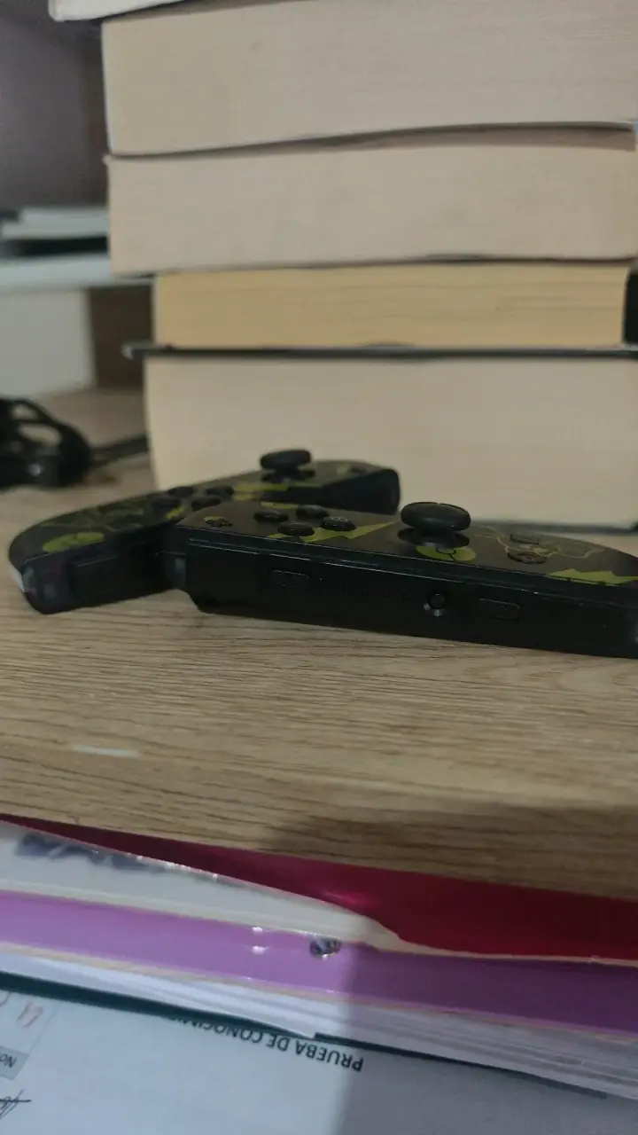 Joy-Con Nintendo Switch edición Pikachu - 3