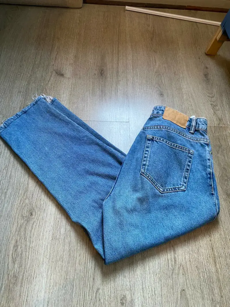 Jeans de mezclilla azul con dobladillo mujer - 4