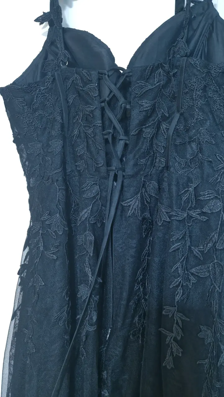 Vestido de noche negro con encaje floral - 3