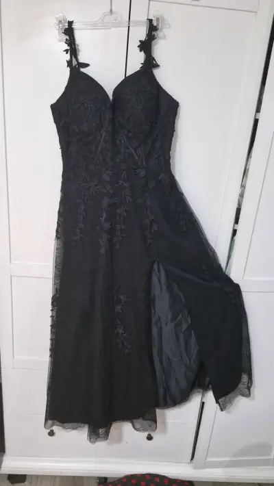 Vestido de noche negro con encaje floral - miniatura 5