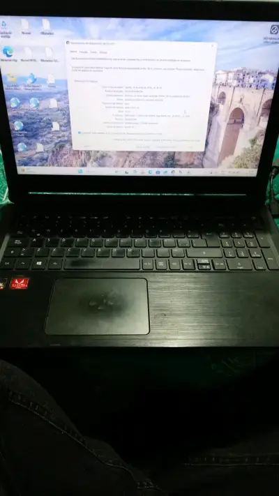 Laptop Acer con procesador AMD Ryzen 5 - miniatura 1