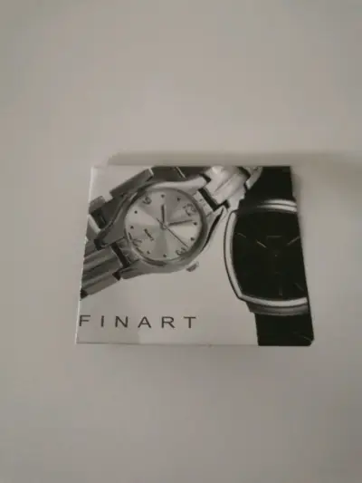 Reloj de pulsera dorado con correa blanca - miniatura 4