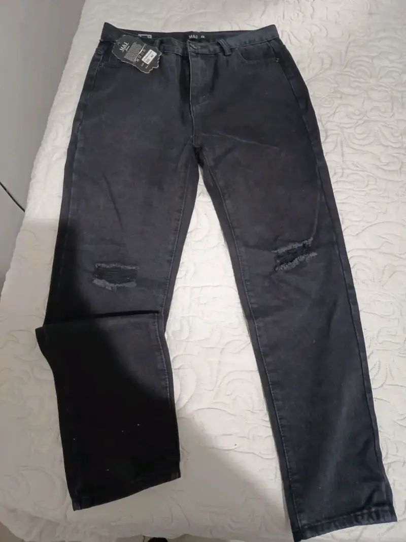 Jeans negros M&L con diseño desgastado - 1
