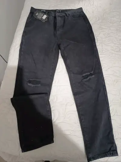 Jeans negros M&L con diseño desgastado - miniatura 1
