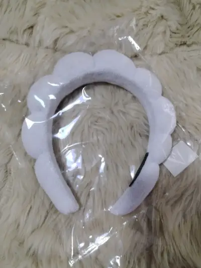 Diadema acolchada blanca nueva skin care. - miniatura 1