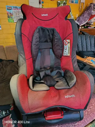 Silla de auto Infanti roja para bebé - miniatura 1