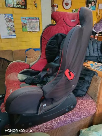 Silla de auto Infanti roja para bebé - miniatura 3