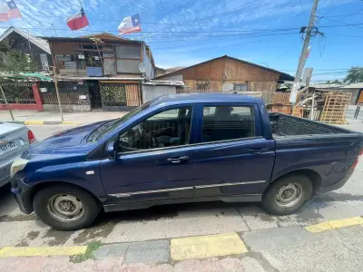 Auto SsangYong azul en buen estado - miniatura 3