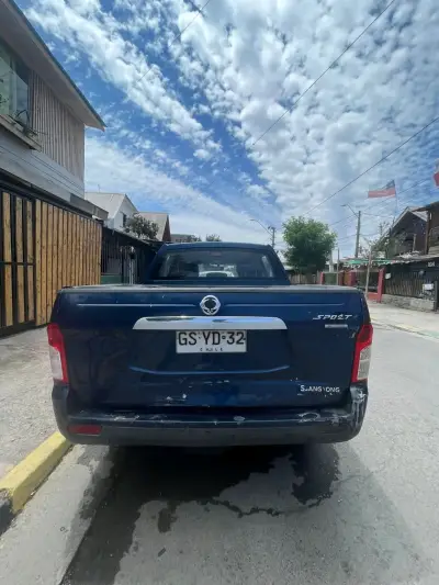 Auto SsangYong azul en buen estado - miniatura 4