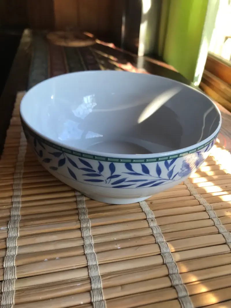 Bowl de cerámica con diseño azul
